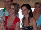 Anna Fixová a Michaela Maurerová na party seriálu Ulice na botelu Albatros (19. 6. 2007)