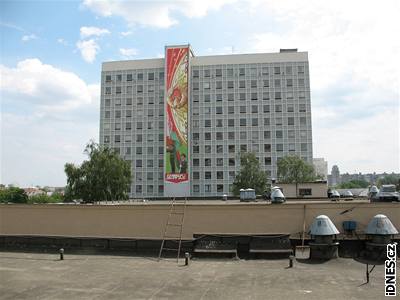 Obí plakáty oslavující Blorusko jsou v Minsku na mnoha domech.