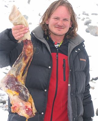 Josef Luká, který se na lyích projel po svahu K2, platí za benjamínka a také bavie výpravy.