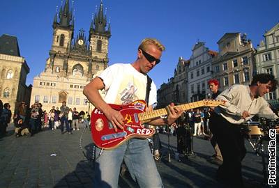 Do Prahy míí hlavn mladí lidé v produktivním vku. Nejvíce jich pichází z ciziny