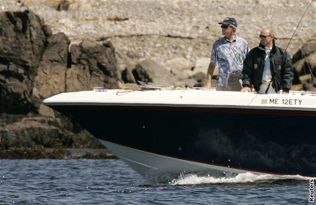 Americký prezident George W. Bush s ruským protjkem Vladimirem Putinem na rybách
