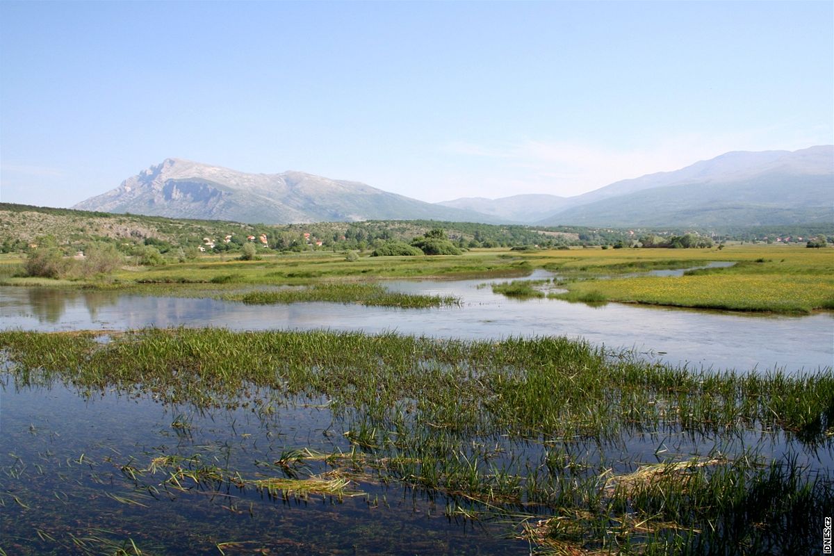 Chorvatsko: hlavní pramen krasové eky Cetiny