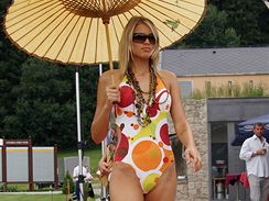modelka Klra Medkov na pehldce plavek v golfovm resortu Astoria v Cihelnch u Karlovch Var