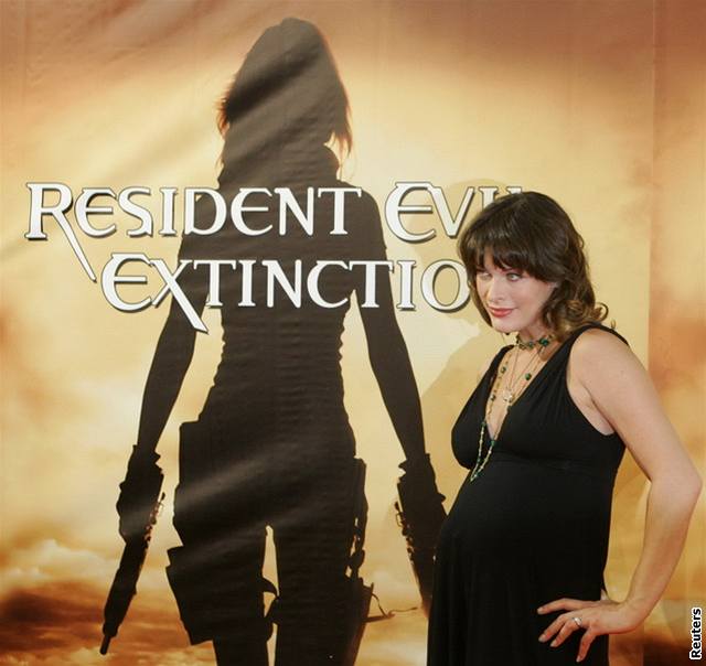 Milla Jovovichová pózuje bhem propagace filmu Resident Evil: Extinction v Mnichov (16. ervence 2007)