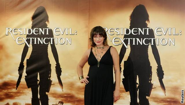 Milla Jovovichová pózuje bhem propagace filmu Resident Evil: Extinction v Mnichov (16. ervence 2007)