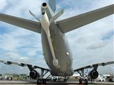 Rhno pro doplovn paliva za letu na Airbusu A330 MRTT pro australsk vojensk letectvo si velikost nezad s malm sportovnm letadlem