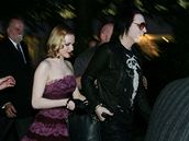 Marilyn Manson s Evan Rachel Woodovou na cest do restaurace La Vita (27....