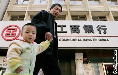 Industrial and Commercial Bank of China se stala největší bankou světa.