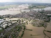 Záplavy ve Velké Británii pomalu ustupují.