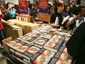 Tisíce fanouk nakupovaly Harryho Pottera v Torontu. 