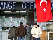 Turecká lira posílila po nedlních volbách na dvouleté maximum.