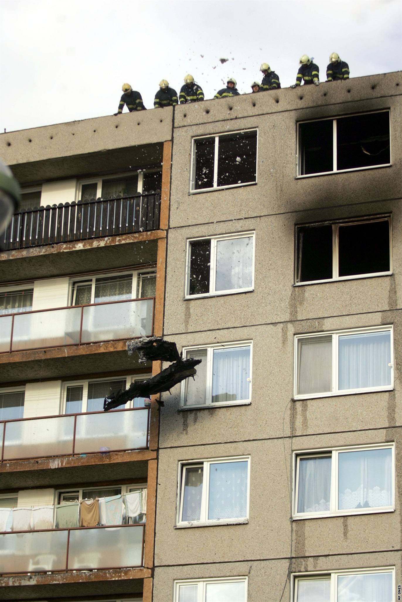 Poár panelového domu v elákovicích