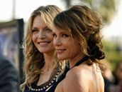 Michelle Pfeifferová a její sestra Dedee na premiée filmu Hvzdný prach (2007)