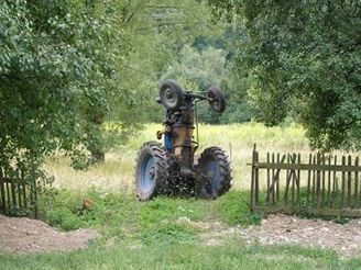 pevrcen traktor v Chotbuzi