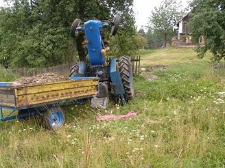 pevrcen traktor v Chotbuzi