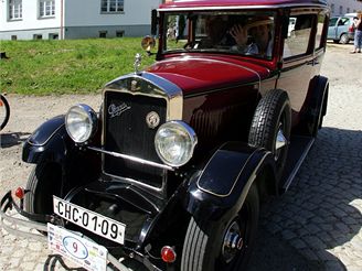 Karlovarsk Vetern rallye -  Praga Piccolo limusine (1931)