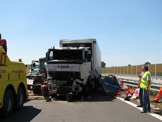Nehoda t vozidel na D1 mezi Ivanovicemi na Han a Krom