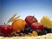 Cereální strava spolu s ovocem tvoí základ zdravé výivy. Ilustraní foto.