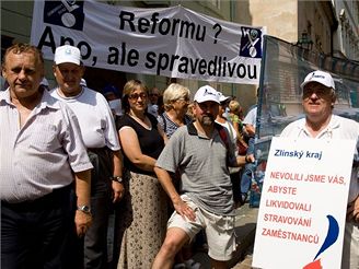 demonstrace odbor ped Snmovnou