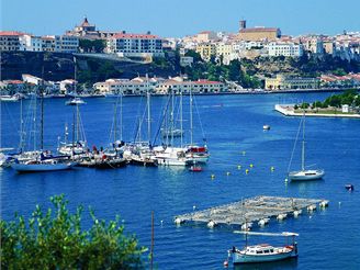 Menorca - přístav v hlavním městě Mahón
