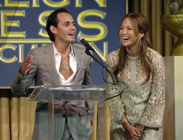 Jennifer Lopez a její manel Marc Anthony na setkání Hollywoodské asociace zahraniních noviná (9. srpna 2007)