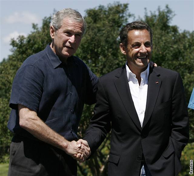 Nicolas Sarkozy s prezidenty Bushovými