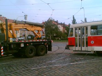 Vykolejen tramvaj . 24