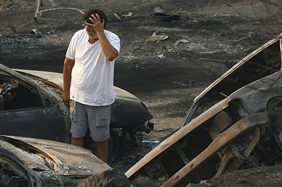 V sousední vesnici Artemida zemelo v plamenech 23 lidí.