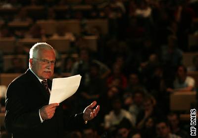 Pan prezident byl na tuto konferenci pozván jako osobnost, jako Václav Klaus, tvrdí prezidentv mluví Jakl.