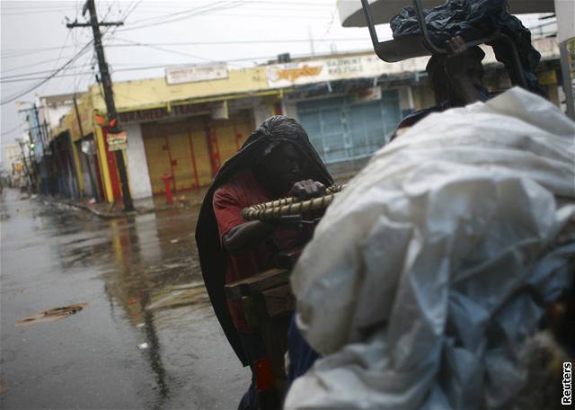 Hurikán Dean ádil na Jamajce