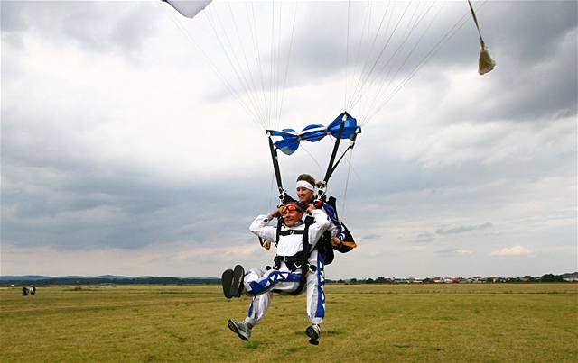 Milue Vaková jako tandem-pilotka