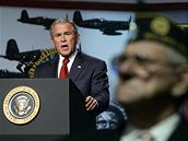 Americký prezident George W. Bush bhem projevu k veteránm