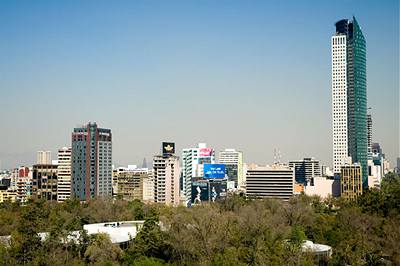 Mrakodrap Torre Mayor má 225 metr, je nejvyí budovou Latinské Ameriky.