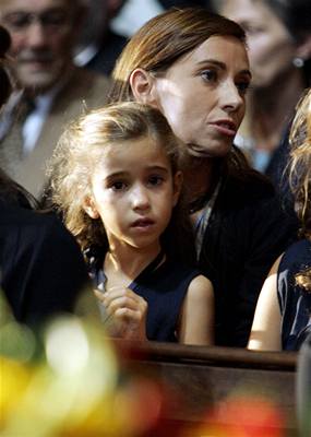 LOUENÍ S PAVAROTTIM. S otcem se rozlouily i dcery Cristina a malá Alice. (8. záí 2007)