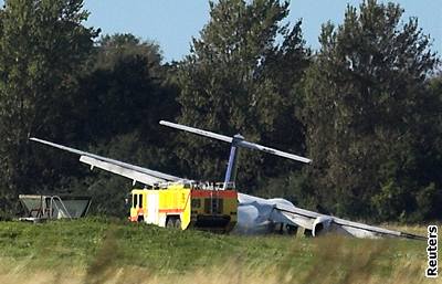 Letadlo typu De Havilland Dash 8 letlo z Kodan do Aalborgu a nouzov pistálo na louce.