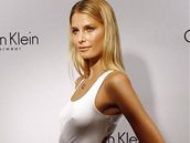 Modelka Hana Soukupová na veírku na poest 25. výroí znaky Calvin Klein v...