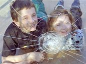 Bezpe�nostní fólie chrání proti zran�ní rozbitým sklem