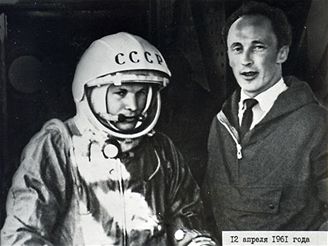 Gagarina doprovázel do lodi Vostok šéfkonstruktér Oleg Ivanovskij