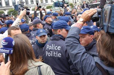 Policie brzy zaala zúastnné zatýkat