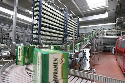 V echách pivovar InBev kontroluje Staropramen, Ostravar a v Braníku má asi patnáctiprocentní podíl.