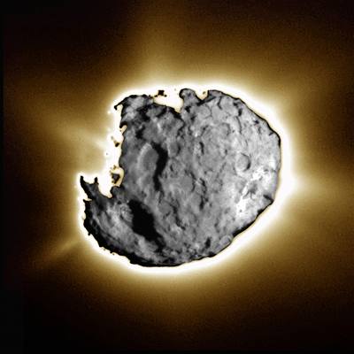 Kombinace snímků komety Wild 2 ze sondy Stardust