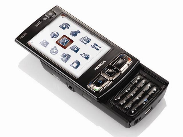 Vylepšená Nokia N95 se začíná prodávat. Cena může mile překvapit - iDNES.cz