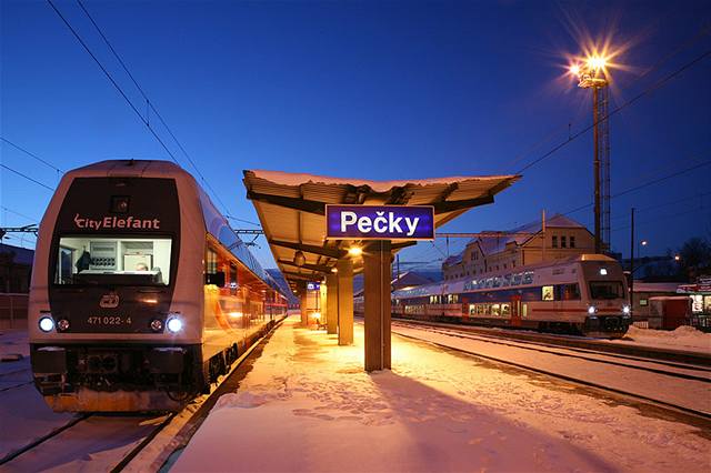 Veteránem na české železnici je půl století starý motorák řady 830