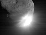Vytvoření kráteru na kádru komety Tempel 1 (ze sondy Deep Impact)