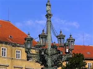 160 let pravidelného veřejného osvětlení v Praze
