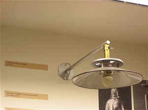 Nástěnná lampa pro osvětlení domácnosti z 30. let