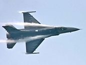 Letoun F-16 z amerického demo týmu Viper.