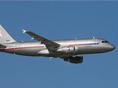 Poslanec Benda kouřil ve vládním speciálu, pilot pohrozil nouzovým přistáním