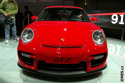 Luxusní sportovní vozy mají podle éfa Porsche Inter Auto potenciál k rstu.