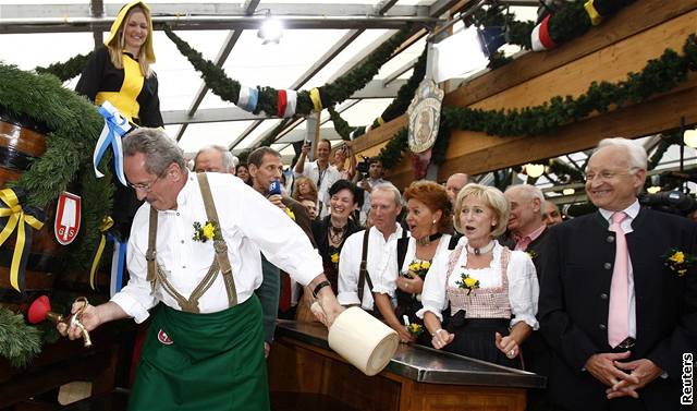 Organizátoi Oktoberfestu oekávají pes est milion návtvník.